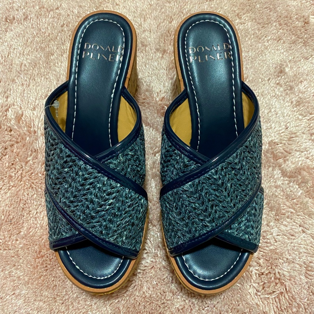 BRAND NEW - DONALD J PLINER Ideala Crisscross Wedge Platform Sandals ❤️❤️❤️
